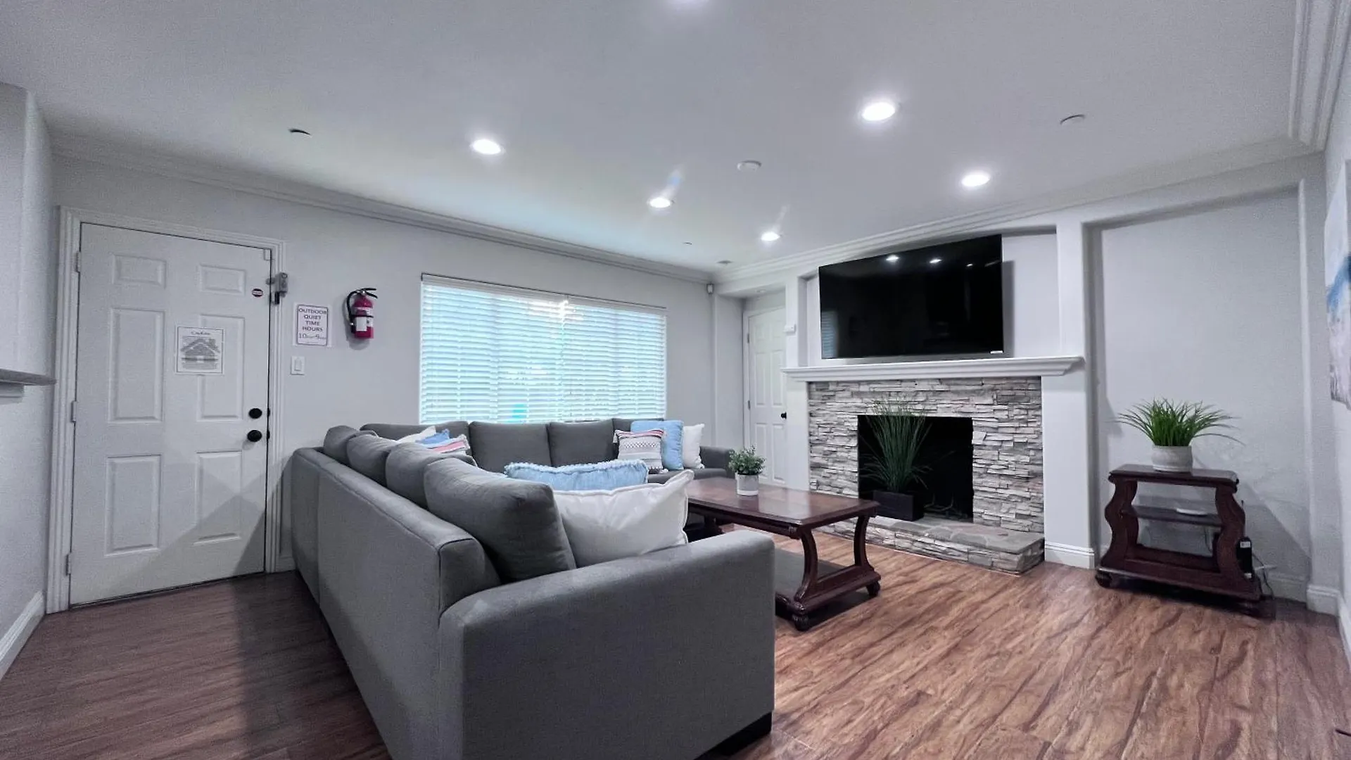 Lovely Anaheim Pool Home 1 Mile To Disney Сasa de vacaciones