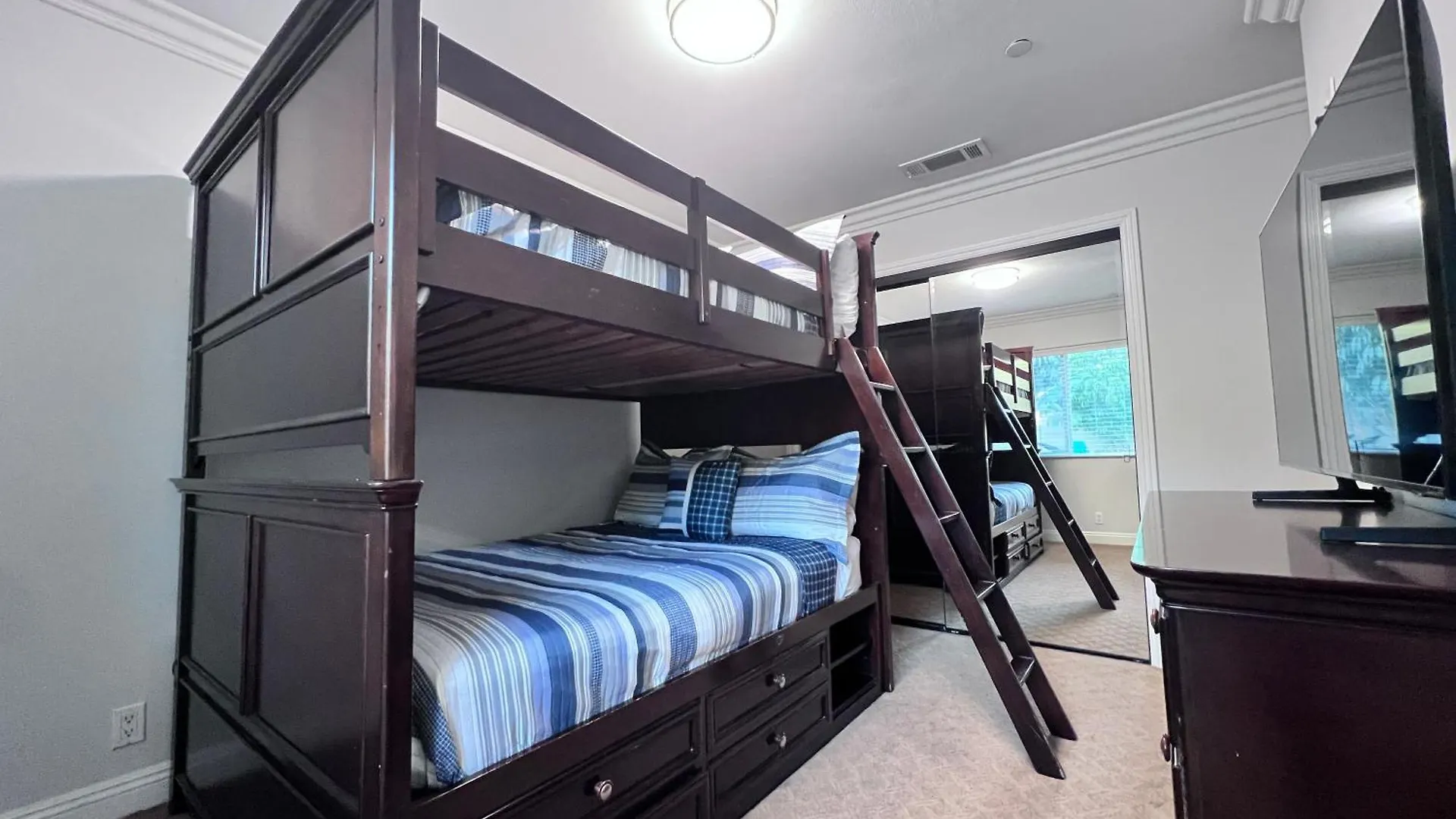 Lovely Anaheim Pool Home 1 Mile To Disney Сasa de vacaciones